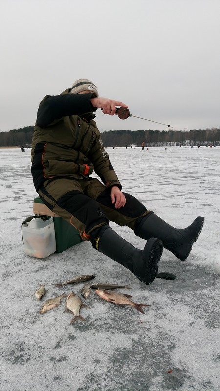Весной в особых местах Рыбалка по последнему льду. Большая подборка видео.